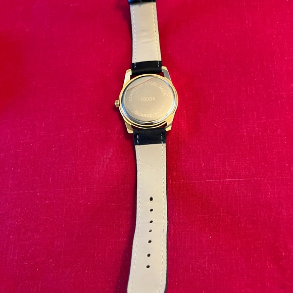 Women’s Wristwatch Floral Dial Crystal Markers Quartz Movement Gold  Tone NEW - Picture 4 of 8